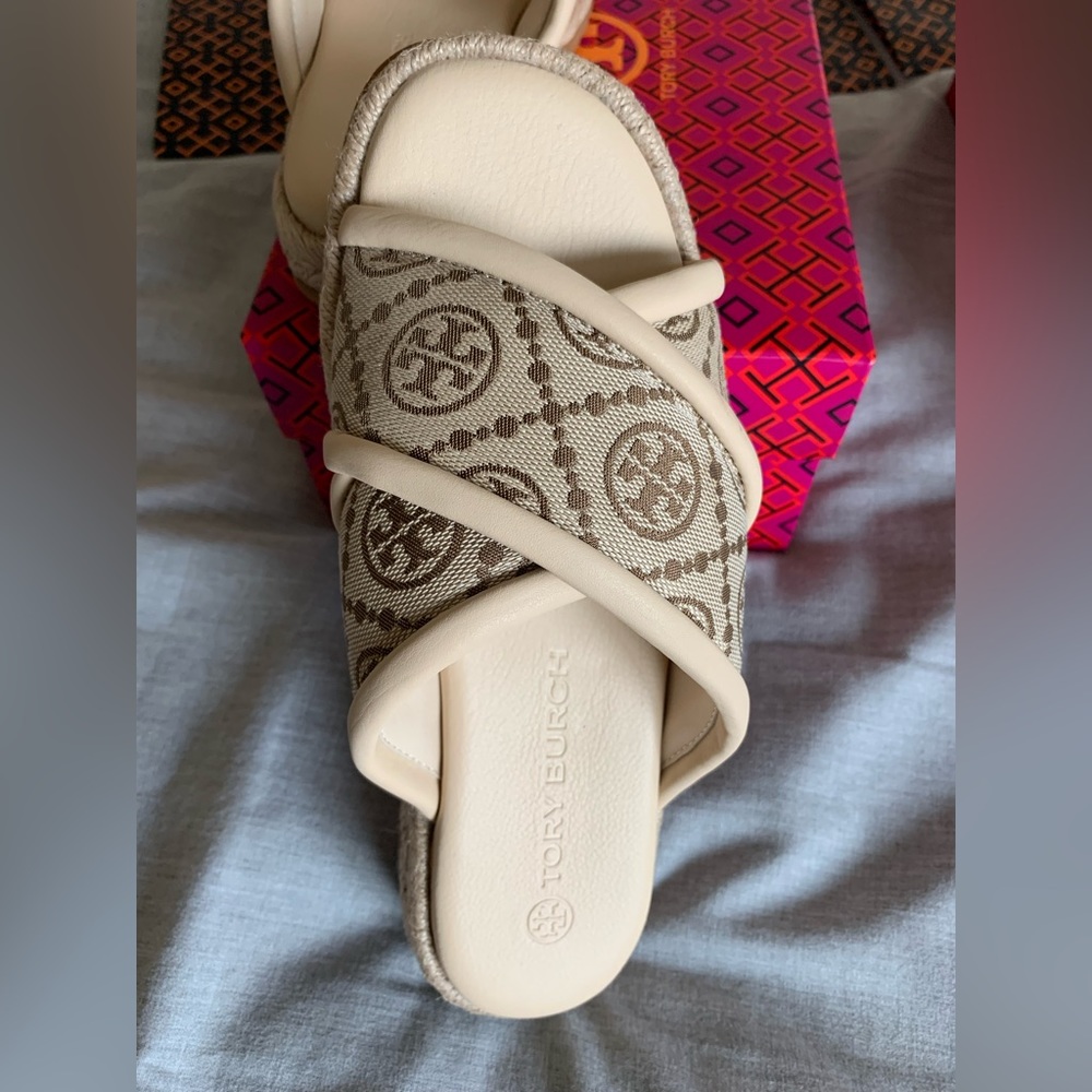 Tory Burch T Monogram Crisscross Espadrille Slide s.7 -hazel/ new cream/wheat